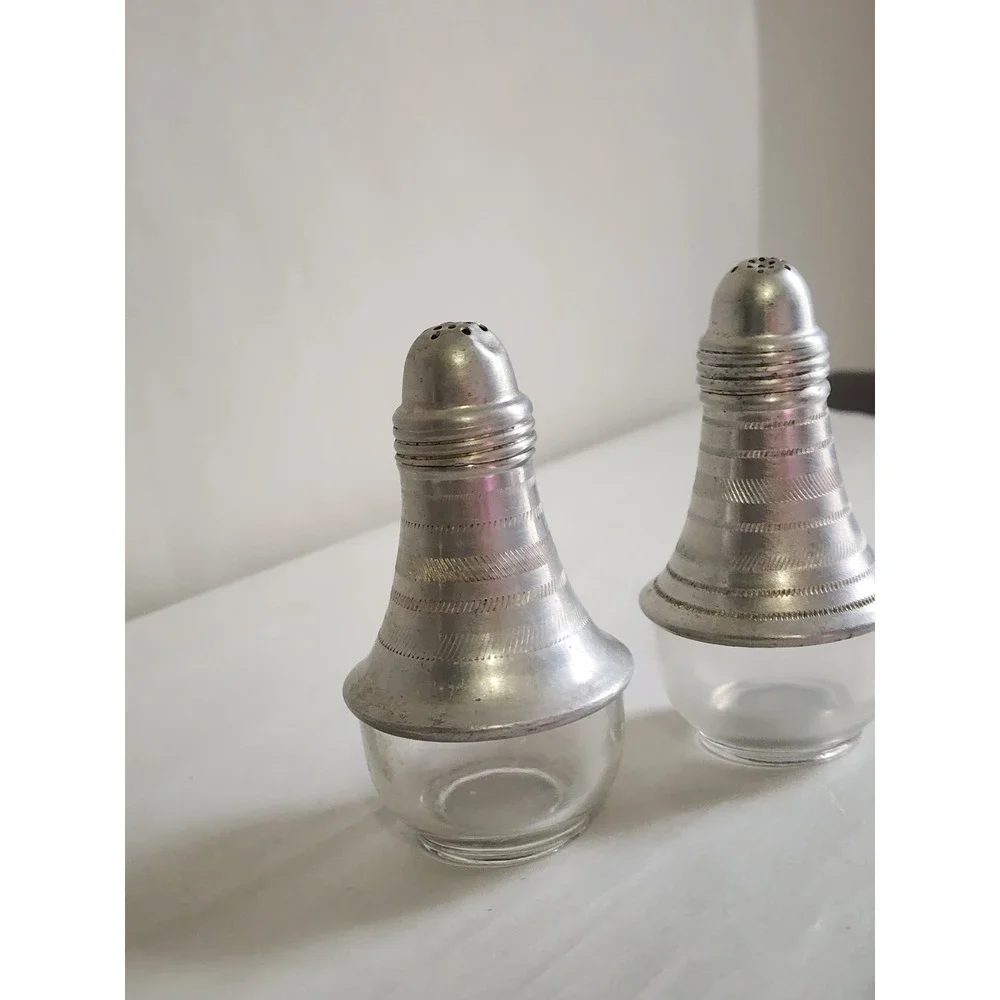 vintage 1950s–1960s Mid-Century Modern atomic light bulb salt and pepper shakers
